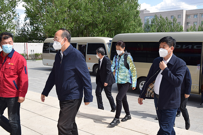 吉林省委常委、常務(wù)副省長吳靖平蒞臨鵬鴻生產(chǎn)基地督導(dǎo)調(diào)研